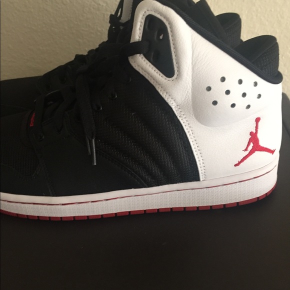 Jordan's basketball shoes size 10.5 - Picture 4 of 4